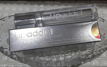 ぼやけたくちびるの輪郭くっきり