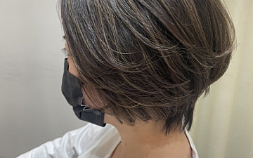大人のハイライトショートボブ